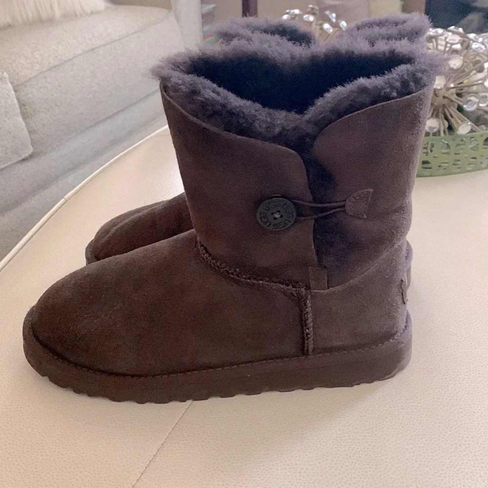 UGG Bailey Button Short Boots 5 Brown Sherpa Cozy Casual Winter Slip On